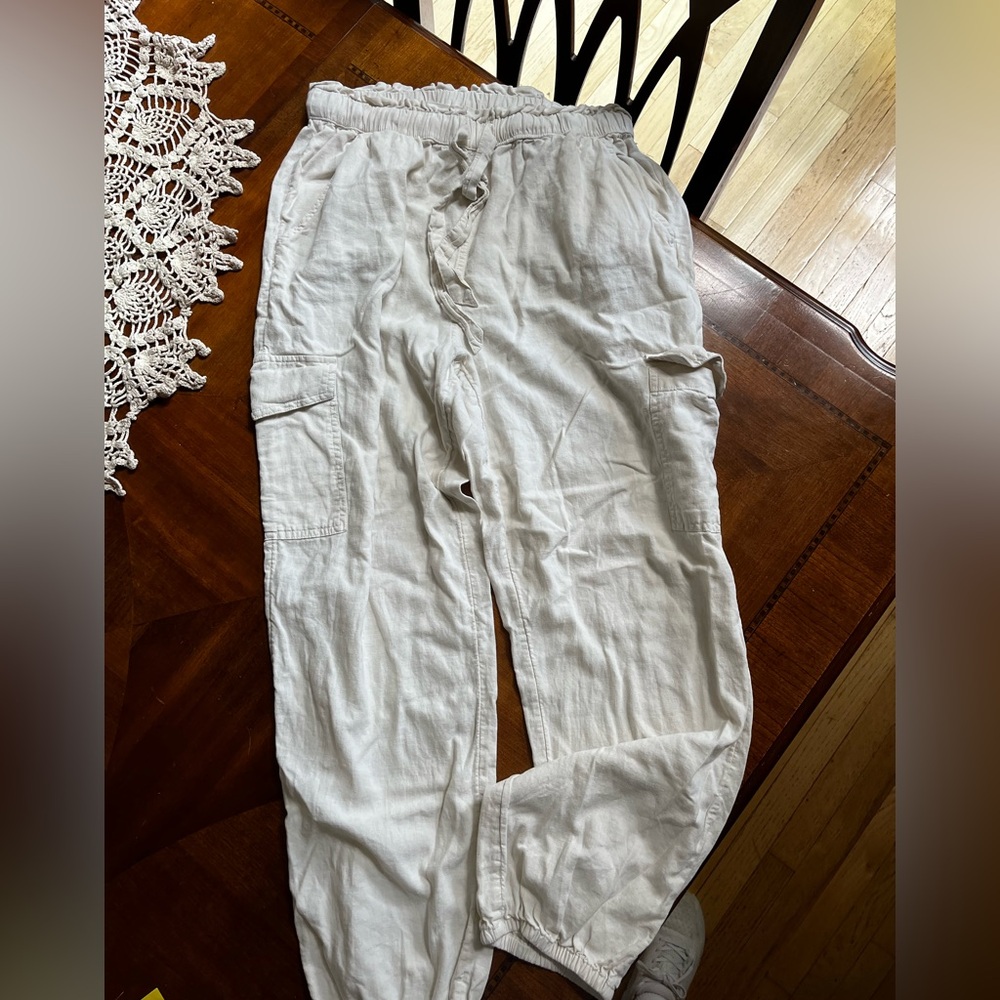 Aerie cream Cargo joggers size medium